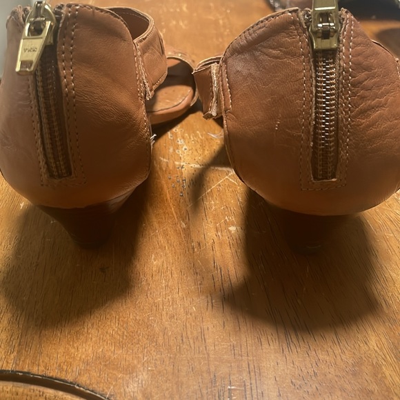 Clarks Artisan Sandal color Camel Size 9 M - Picture 3 of 5